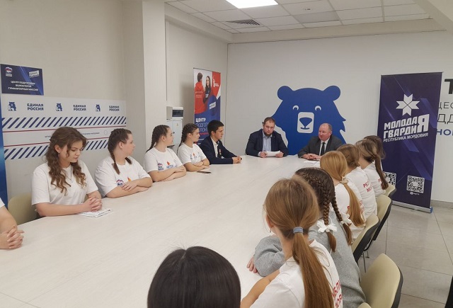 В Штабе общественной поддержки «Единой России» прошла встреча «Диалог поколений»