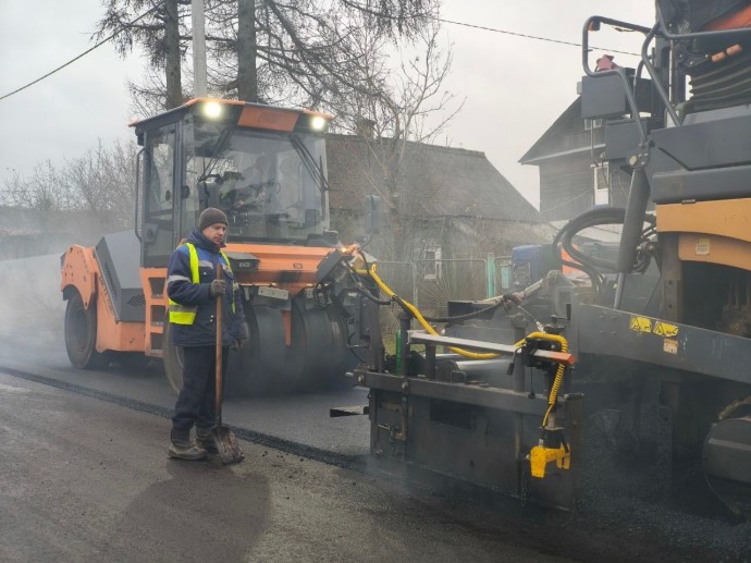 В деревне Рыбинского округа ремонтируют дорожный участок протяженностью почти полкилометра В деревне Рыбинского округа ремонтируют дорожный участок протяженностью почти полкилометра