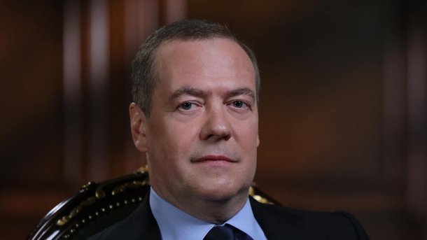 Путин наградил Медведева «За заслуги перед Отечеством»: экс-президенту стукнуло 60
