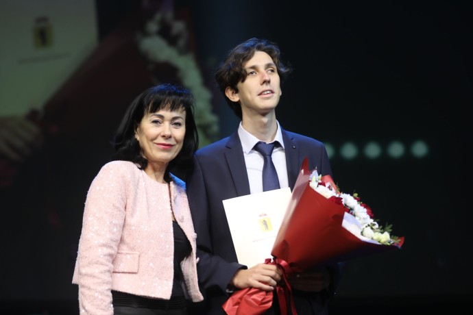 В Ярославле победители конкурсов «Преодоление» и «За равные возможности» отмечены губернаторскими премиями В Ярославле победители конкурсов «Преодоление» и «За равные возможности» отмечены губернаторскими премиями