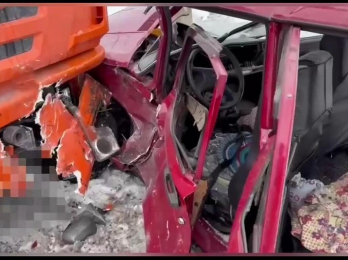 Пассажирка легковушки умерла в больнице после столкновения с КамАЗом в Валуйках