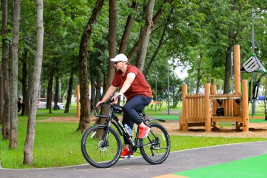 Территорию перед храмом Александра Невского на северо-западе столицы благоустроили