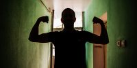 «Выкину из автобуса!» — в Астрахани неадекватный пассажир избил кондуктора