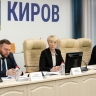 Дефицит и старение кадров: депутаты обсудили проблемы школ Кирова