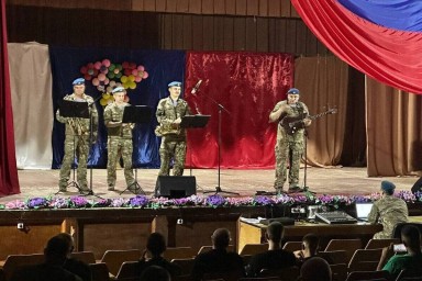 В Ивановке Фронтовая творческая бригада ВДВ дала концерт местным жителям