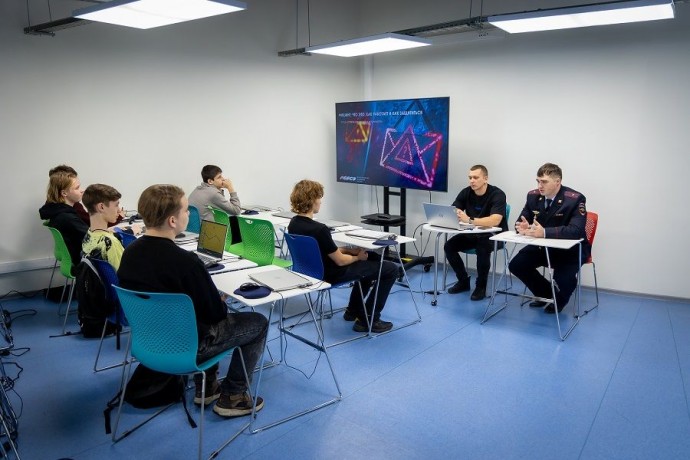 Школьники Владивостока будут получать знания по кибербезопасности от FESCO