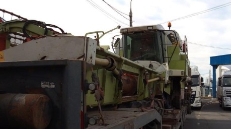В Челябинской области задержали водителя комбайна-путешественника