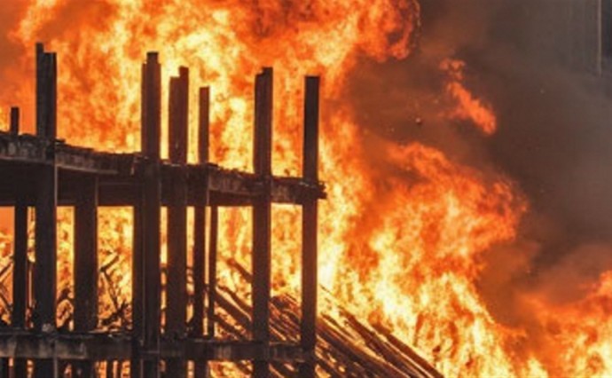 На севере Сахалина горел жилой двухквартирный дом