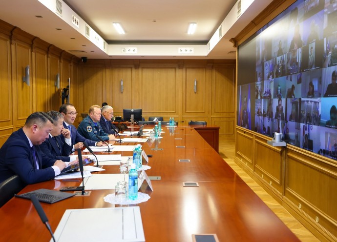 Глава Якутии поручил обеспечить завоз топлива в населенные пункты с минимальными запасами