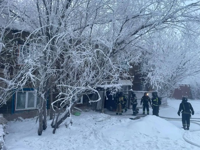 Две женщины пострадали при пожаре в Якутске Две женщины пострадали при пожаре в Якутске
