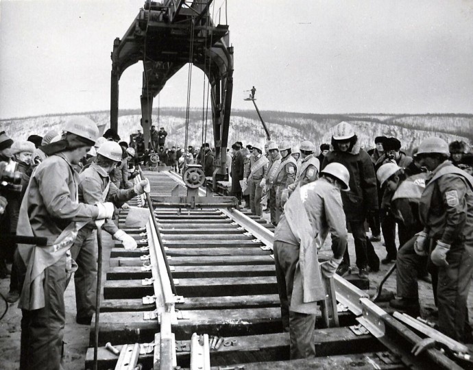 Вышла в свет книга об отряде «Якутский комсомолец» Вышла в свет книга об отряде «Якутский комсомолец»