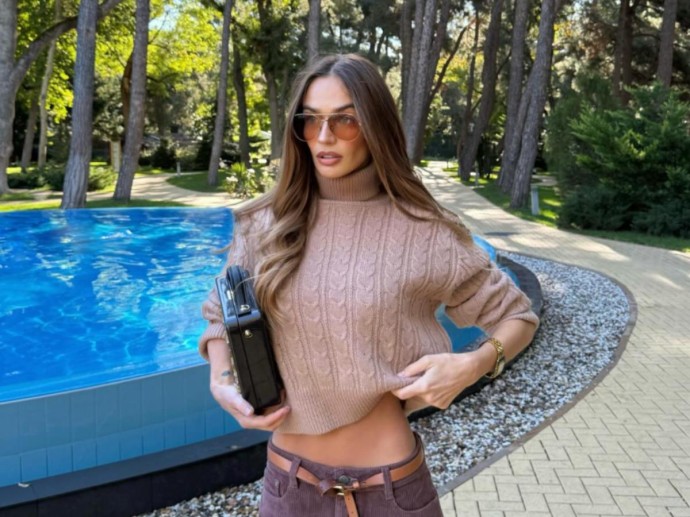 Алёна Водонаева назвала критикующих её фигуру комментаторов тупыми Алёна Водонаева назвала критикующих её фигуру комментаторов тупыми