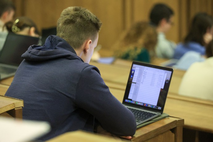 В медвузах число студентов-платников ограничат только на стоматологии