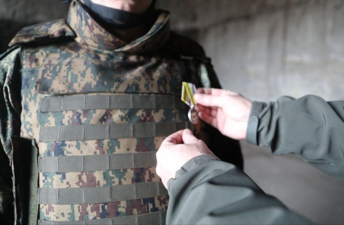 Шестеро ярославцев удостоены региональных медалей «Честь и слава» Шестеро ярославцев удостоены региональных медалей «Честь и слава»