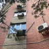 В многоэтажке Ростова вспыхнул кондиционерный блок