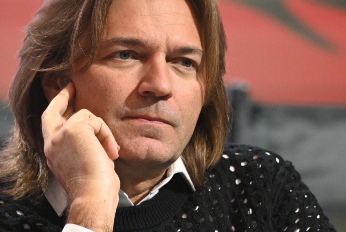 Дмитрий Маликов с ребенком наловил рыбы и рассорил россиян. Они не смогли решить, рыбачил певец с сыном или с внуком