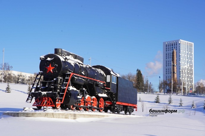 В Уфе смонтировали паровоз для музея под открытым небом