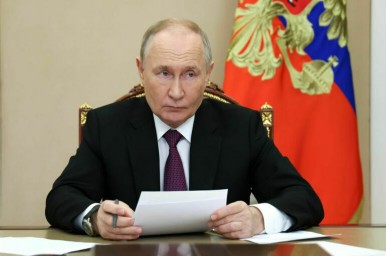 Путин поручил утвердить график расселения аварийного жилья в Арктике