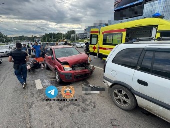 В Уфе «Нива» наехала на двух людей на проезжей части