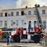 Сильный пожар охватил историческое здание в центре Владивостока