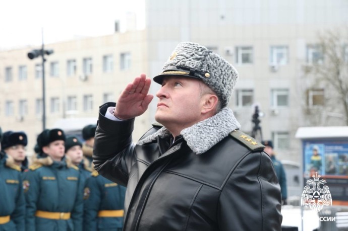 В день 35-летия МЧС России торжественные церемонии возложения цветов к памятникам состоялись во всех регионах В день 35-летия МЧС России торжественные церемонии возложения цветов к памятникам состоялись во всех регионах