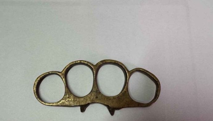 В Туле 16-летний парень пытался пронести в суд кастет В Туле 16-летний парень пытался пронести в суд кастет