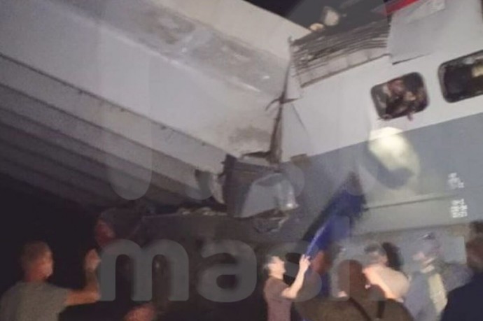 При обрушении моста на поезд в Брянской области погиб машинист