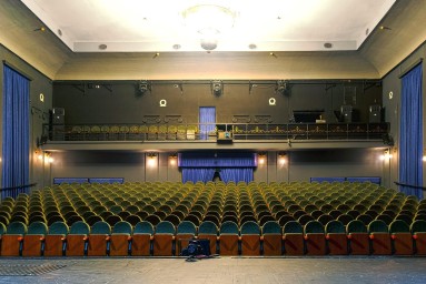 «Вождь краснокожих», «Цветы для Элджернона». Что смотреть в театрах до конца октября