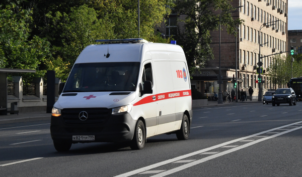 Три человека пострадали в ДТП с машиной скорой помощи в Москве