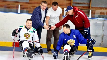 В Алексине прошёл контрольный матч по следж-хоккею для ветеранов СВО