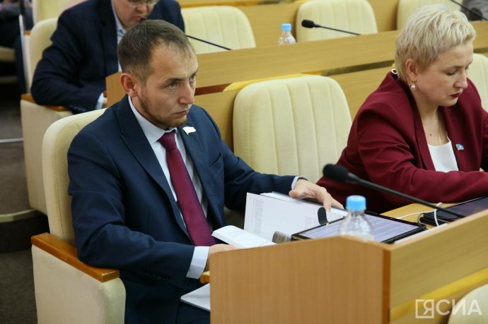 Депутат Ил Тумэн Александр Иванов признан иностранным агентом