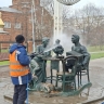 В Туле моют памятники в рамках месячника чистоты