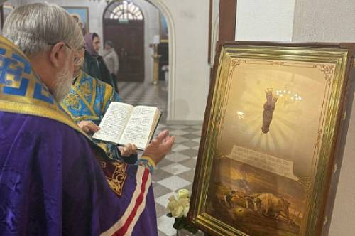 «Гидлянскую» икону Пресвятой Богородицы освятили в Благовещенске «Гидлянскую» икону Пресвятой Богородицы освятили в Благовещенске
