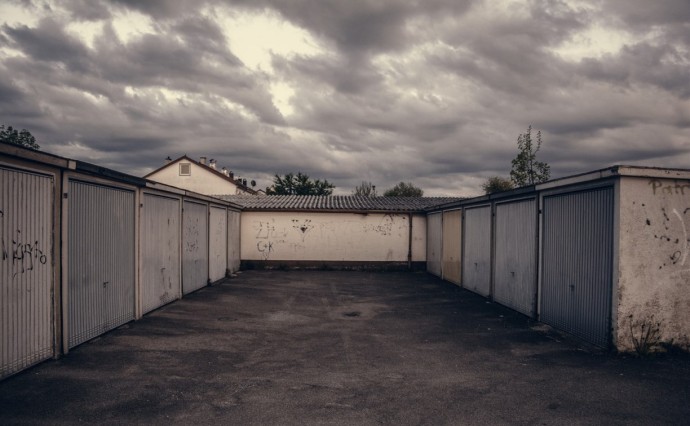 Гараж загорелся в Поронайске — на месте работала команда пожарных