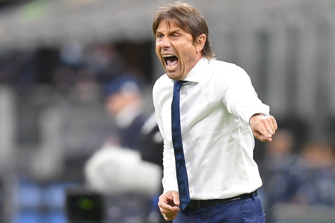 "Наполи" обыграл "Милан" и стал первым финалистом Суперкубка Италии