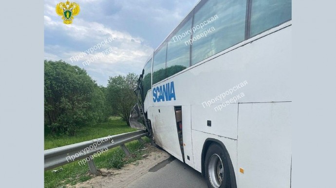 Автобус «Москва – Белгород» с пассажирами попал в аварию под Тулой