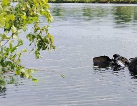 В Башкирии иномарка сорвалась с берега в реку и затонула с водителем