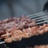 Сеть «О'КЕЙ» усилила контроль за продукцией после сообщений о кишечной палочке в шашлыке
