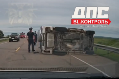 На подъезде к Благовещенску произошло тройное ДТП с переворотом