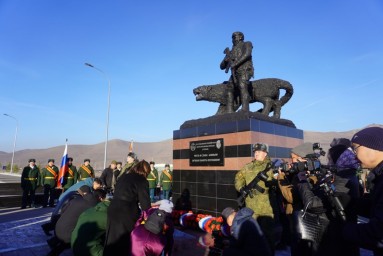 В тувинской воинской части открыли памятник «Черный барс» в честь бойцов СВО