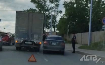 "Выкинуло на "встречку": авария с участием грузового автомобиля произошла в Южно-Сахалинске