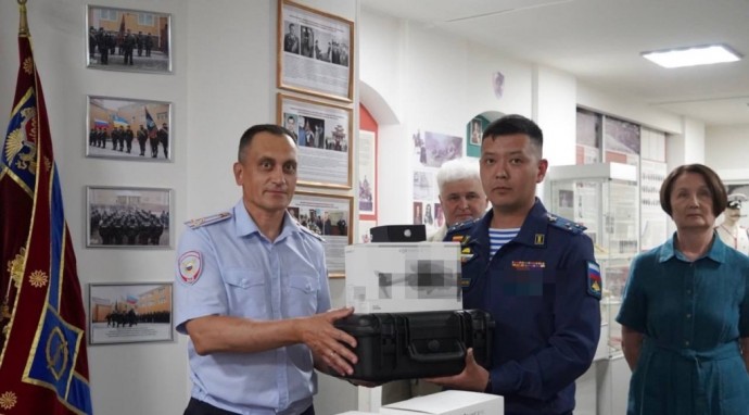 Полицейские Бурятии отправили дроны бойцам на СВО