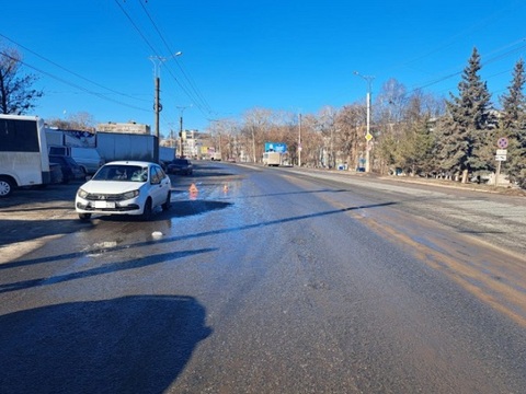 В Саранске женщина попала в ДТП, переходя улицу в неположенном месте