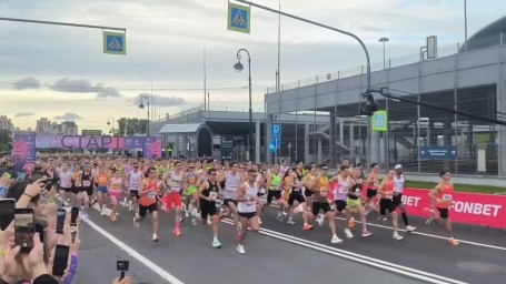 В Петербурге забегом на 10 километров начался марафон «Белые ночи»