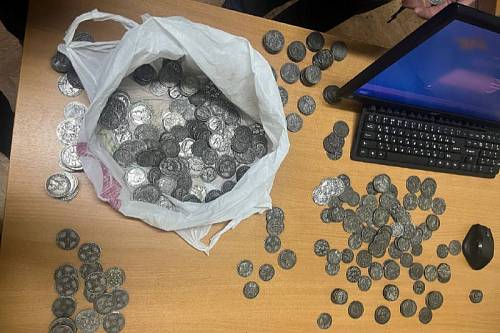 В Благовещенске задержан «турист», продававший людям поддельные старинные монеты