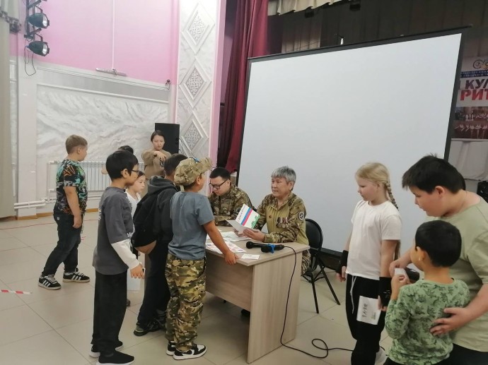 Отец и сын, участвовавшие в СВО, провели урок мужества в селе Маган