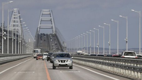 На Крымском мосту возобновили движение