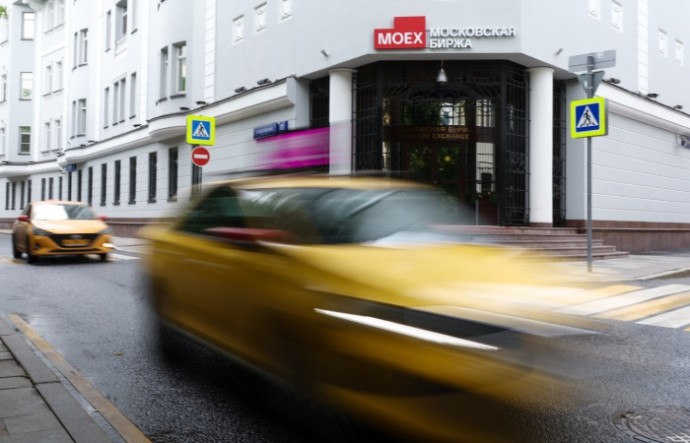 Рынок акций открылся в утреннюю сессию ростом индекса IMOEX2 на 0,5%