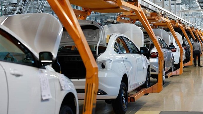 Глава Минпромторга заявил о снижении объёмов выпуска автомобилей в России в этом году
