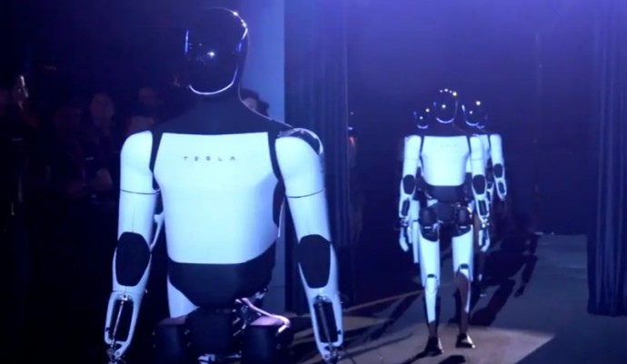 Один из создателей Tesla Optimus признался, что эти роботы не так эффективны на производстве